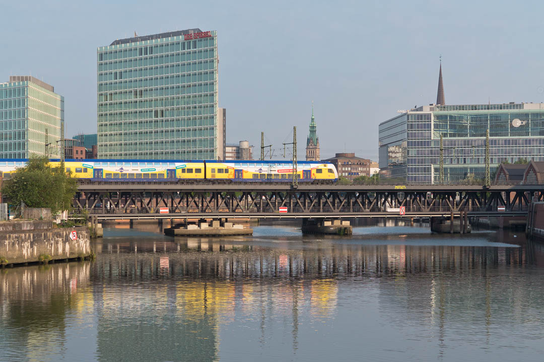 Doppelstöckige Oberhafenbrücke in Hamburg.