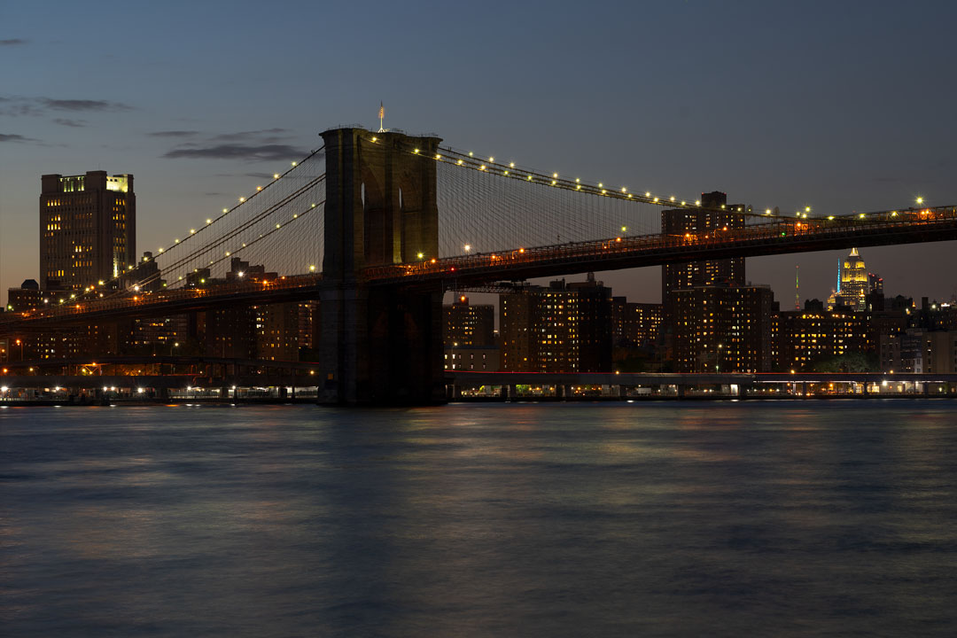 Brooklyn Bridge mit Beleuchtung