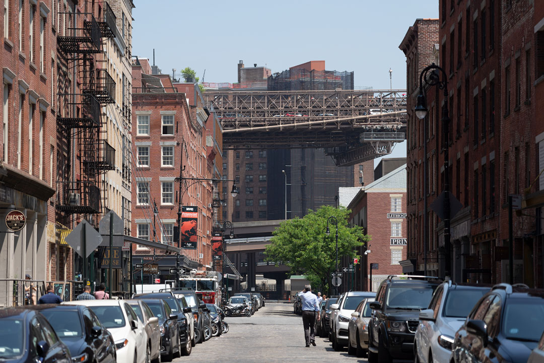 Front Street mit Brooklyn Bridge