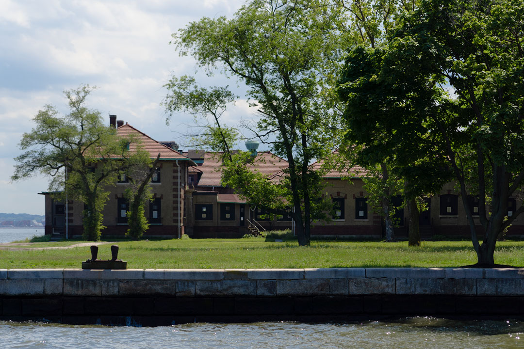frühere Kasernen auf Ellis Island