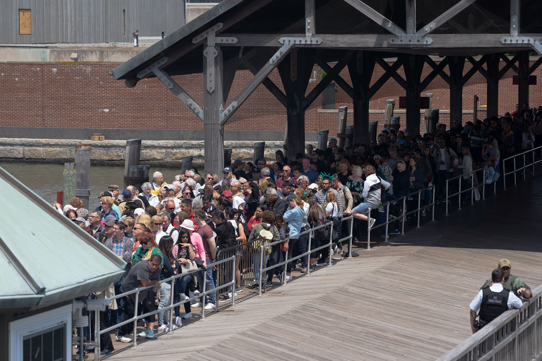 Steg zur Fähre auf Ellis Island