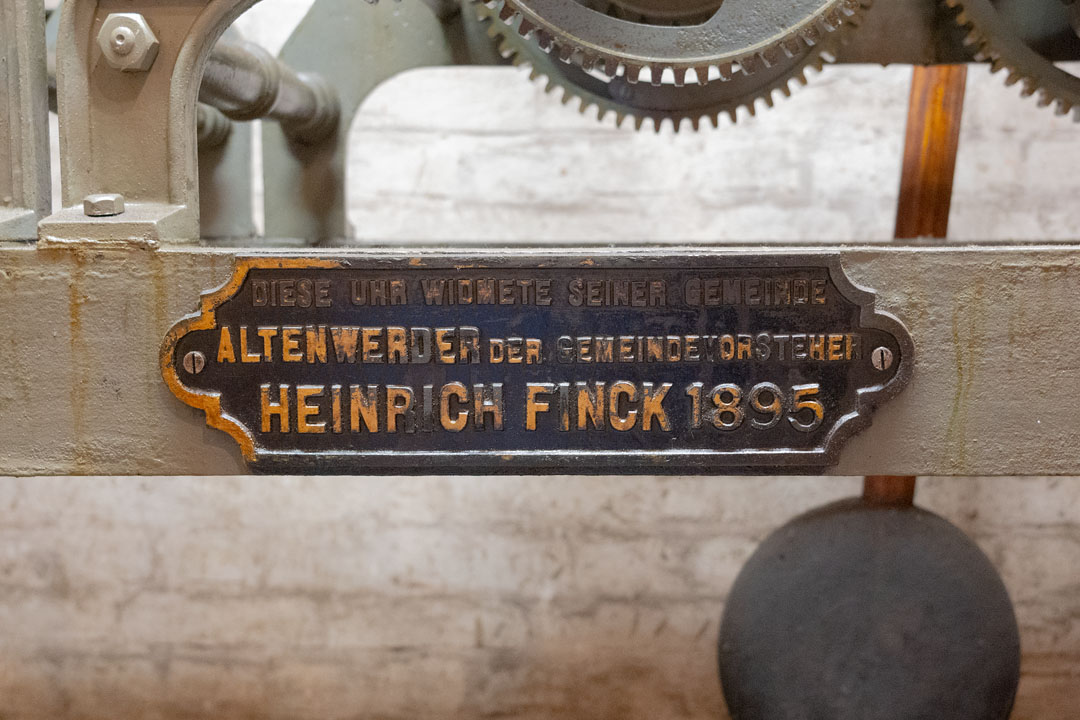 Schild am Uhrwerk